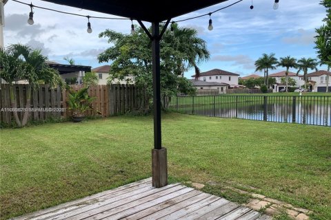 Casa en alquiler en Miami, Florida, 5 dormitorios, 233.56 m2 № 2027434 - foto 24