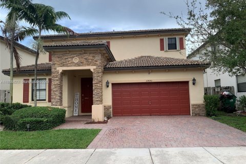 Casa en Miami, Florida 5 dormitorios, 233.56 m2 № 2027434