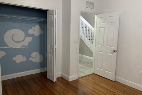 Casa en alquiler en Miami, Florida, 5 dormitorios, 233.56 m2 № 2027434 - foto 6