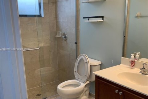 Casa en alquiler en Miami, Florida, 5 dormitorios, 233.56 m2 № 2027434 - foto 7