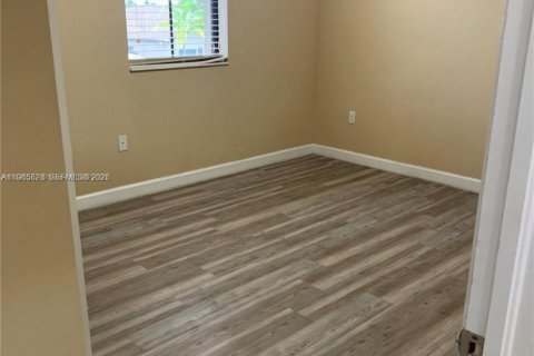 Casa en alquiler en Miami, Florida, 5 dormitorios, 233.56 m2 № 2027434 - foto 20