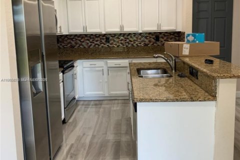 Casa en alquiler en Miami, Florida, 5 dormitorios, 233.56 m2 № 2027434 - foto 12