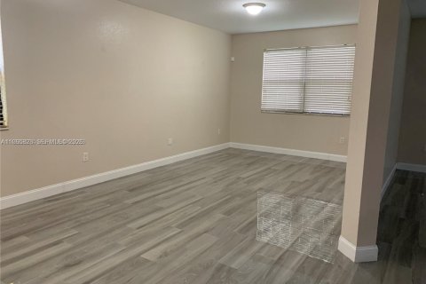 Casa en alquiler en Miami, Florida, 5 dormitorios, 233.56 m2 № 2027434 - foto 8