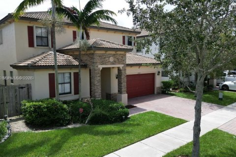 Casa en alquiler en Miami, Florida, 5 dormitorios, 233.56 m2 № 2027434 - foto 2