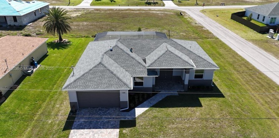 House in Cape Coral, Florida 4 bedrooms № 1783605