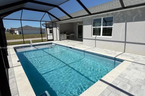 House in Cape Coral, Florida 4 bedrooms № 1783605 - photo 5