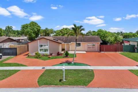 Villa ou maison à Miami, Floride 5 chambres, 193.24 m2 № 2078818