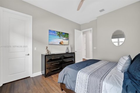 Casa en venta en Port St. Lucie, Florida, 3 dormitorios, 288.74 m2 № 1984186 - foto 30