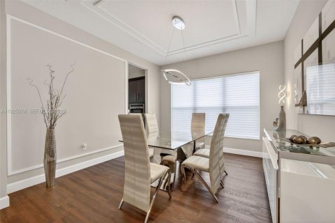 Casa en venta en Port St. Lucie, Florida, 3 dormitorios, 288.74 m2 № 1984186 - foto 9