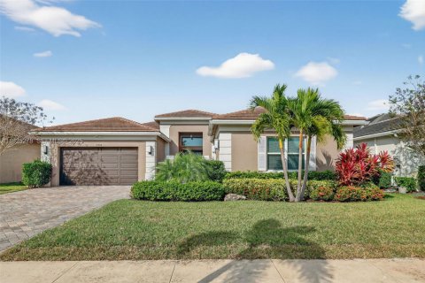 Casa en venta en Port St. Lucie, Florida, 3 dormitorios, 288.74 m2 № 1984186 - foto 2