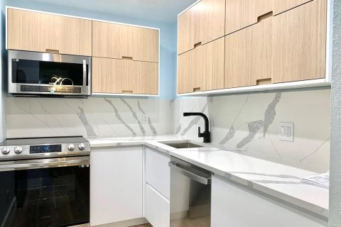 Condominio en Pompano Beach, Florida, 1 dormitorio  № 2270425