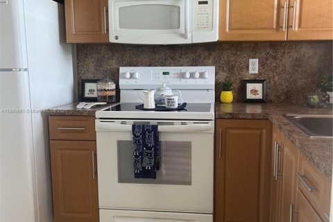 Купить кондоминиум в Санрайз, Флорида 2 спальни, 78.97м2, № 1929294 - фото 1