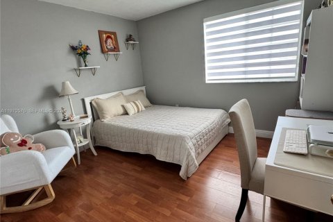 Снять в аренду кондоминиум в Майами, Флорида 3 спальни, 105.63м2, № 2032498 - фото 12