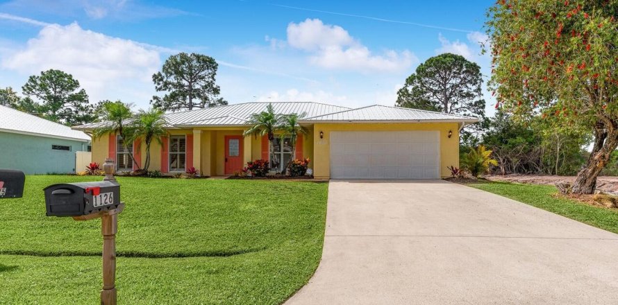 House in Port St. Lucie, Florida 3 bedrooms, 179.67 sq.m. № 2182750