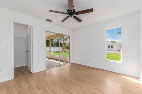House in Port St. Lucie, Florida 3 bedrooms, 179.67 sq.m. № 2182750 - photo 17