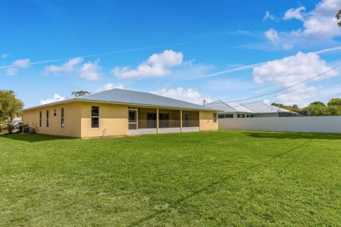 House in Port St. Lucie, Florida 3 bedrooms, 179.67 sq.m. № 2182750 - photo 23