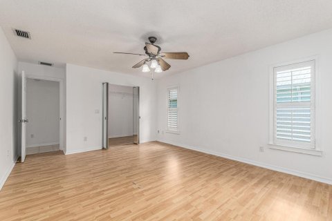 House in Port St. Lucie, Florida 3 bedrooms, 179.67 sq.m. № 2182750 - photo 12