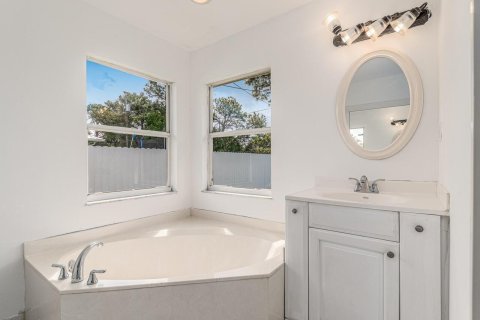 House in Port St. Lucie, Florida 3 bedrooms, 179.67 sq.m. № 2182750 - photo 15