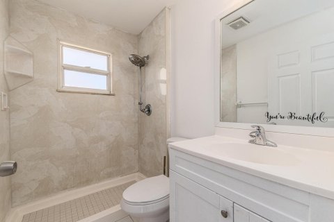 House in Port St. Lucie, Florida 3 bedrooms, 179.67 sq.m. № 2182750 - photo 19
