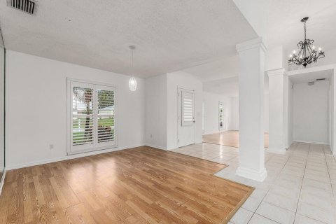 House in Port St. Lucie, Florida 3 bedrooms, 179.67 sq.m. № 2182750 - photo 9