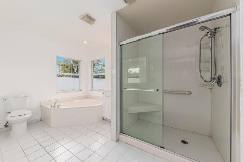 House in Port St. Lucie, Florida 3 bedrooms, 179.67 sq.m. № 2182750 - photo 14