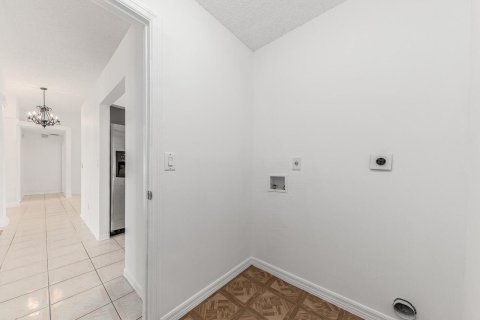 House in Port St. Lucie, Florida 3 bedrooms, 179.67 sq.m. № 2182750 - photo 20