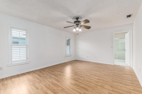 House in Port St. Lucie, Florida 3 bedrooms, 179.67 sq.m. № 2182750 - photo 11