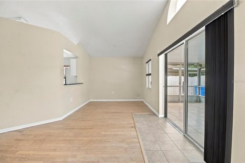 House in Brandon, Florida 3 bedrooms, 131.18 sq.m. № 2427168 - photo 9