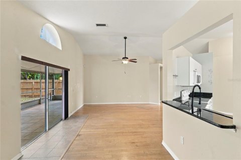 House in Brandon, Florida 3 bedrooms, 131.18 sq.m. № 2427168 - photo 10