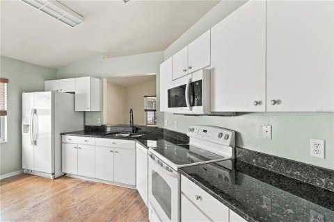 House in Brandon, Florida 3 bedrooms, 131.18 sq.m. № 2427168 - photo 21