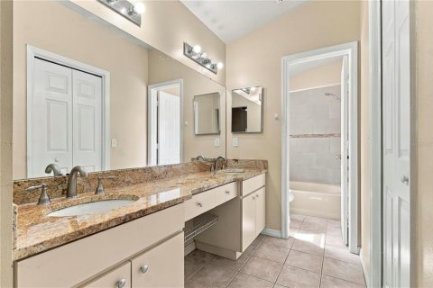 House in Brandon, Florida 3 bedrooms, 131.18 sq.m. № 2427168 - photo 14