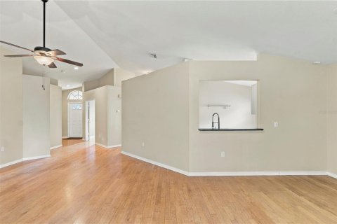House in Brandon, Florida 3 bedrooms, 131.18 sq.m. № 2427168 - photo 7