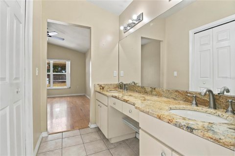 House in Brandon, Florida 3 bedrooms, 131.18 sq.m. № 2427168 - photo 17