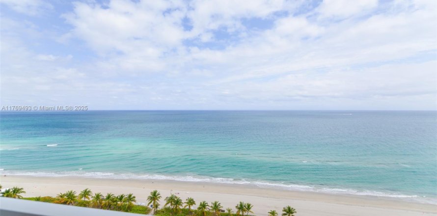 Condo à Hallandale Beach, Floride, 3 chambres № 1863082
