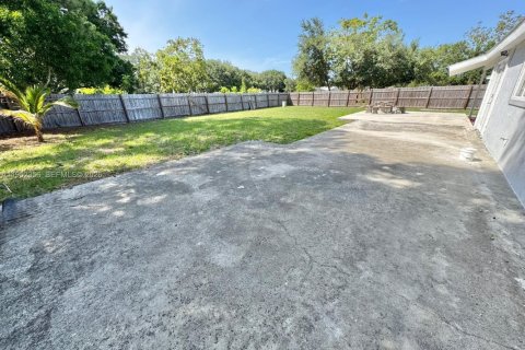 Снять в аренду виллу или дом в Порт-Сент-Луси, Флорида 3 спальни, 109.25м2, № 2006690 - фото 21