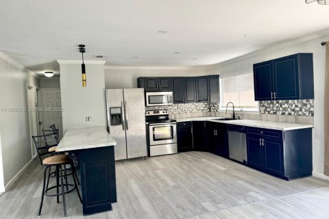 Снять в аренду виллу или дом в Порт-Сент-Луси, Флорида 3 спальни, 109.25м2, № 2006690 - фото 4