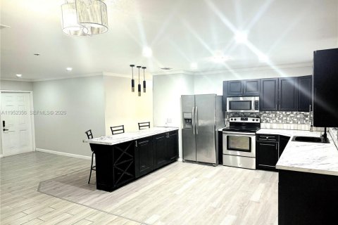 Снять в аренду виллу или дом в Порт-Сент-Луси, Флорида 3 спальни, 109.25м2, № 2006690 - фото 2