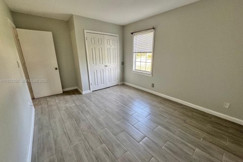 Снять в аренду виллу или дом в Порт-Сент-Луси, Флорида 3 спальни, 109.25м2, № 2006690 - фото 9