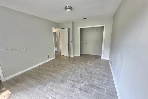 Снять в аренду виллу или дом в Порт-Сент-Луси, Флорида 3 спальни, 109.25м2, № 2006690 - фото 12