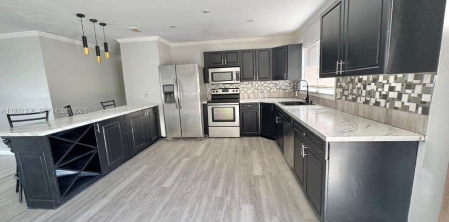 Дом в Порт-Сент-Луси, Флорида 3 спальни, 109.25м2 № 2006690