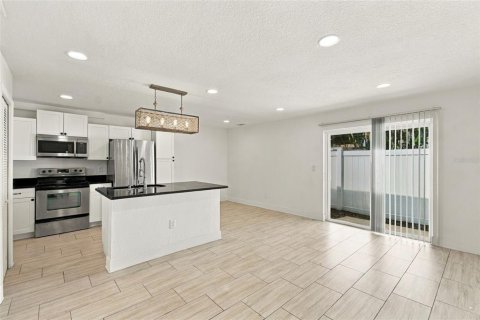 Apartment in Orlando, Florida 2 bedrooms, 72.74 sq.m. № 2400084 - photo 10