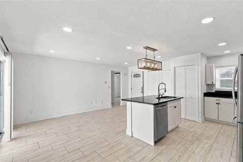 Apartment in Orlando, Florida 2 bedrooms, 72.74 sq.m. № 2400084 - photo 12