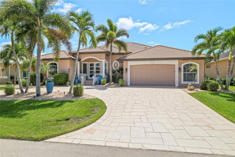 Villa ou maison à vendre à Punta Gorda, Floride: 3 chambres, 230.21 m2 № 2310335 - photo 5