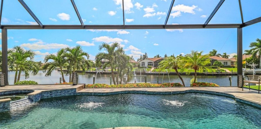 Villa ou maison à Punta Gorda, Floride 3 chambres, 230.21 m2 № 2310335
