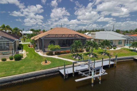 Villa ou maison à vendre à Punta Gorda, Floride: 3 chambres, 230.21 m2 № 2310335 - photo 6