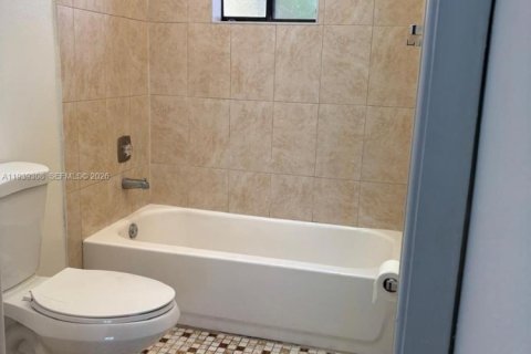 Condo in Miami, Florida, 1 bedroom  № 1997385 - photo 9