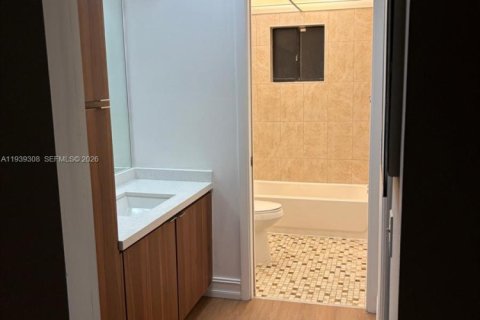 Condominio en alquiler en Miami, Florida, 1 dormitorio, 65.5 m2 № 1997385 - foto 11