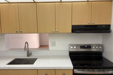 Condo in Miami, Florida, 1 bedroom  № 1997385 - photo 5