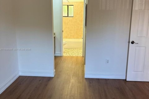 Condo in Miami, Florida, 1 bedroom  № 1997385 - photo 4