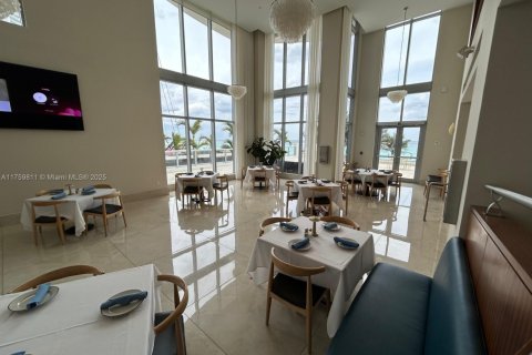 Condominio en venta en Sunny Isles Beach, Florida, 1 dormitorio, 63.92 m2 № 1698416 - foto 12